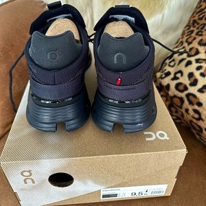 Brand new all black Cloudnova!